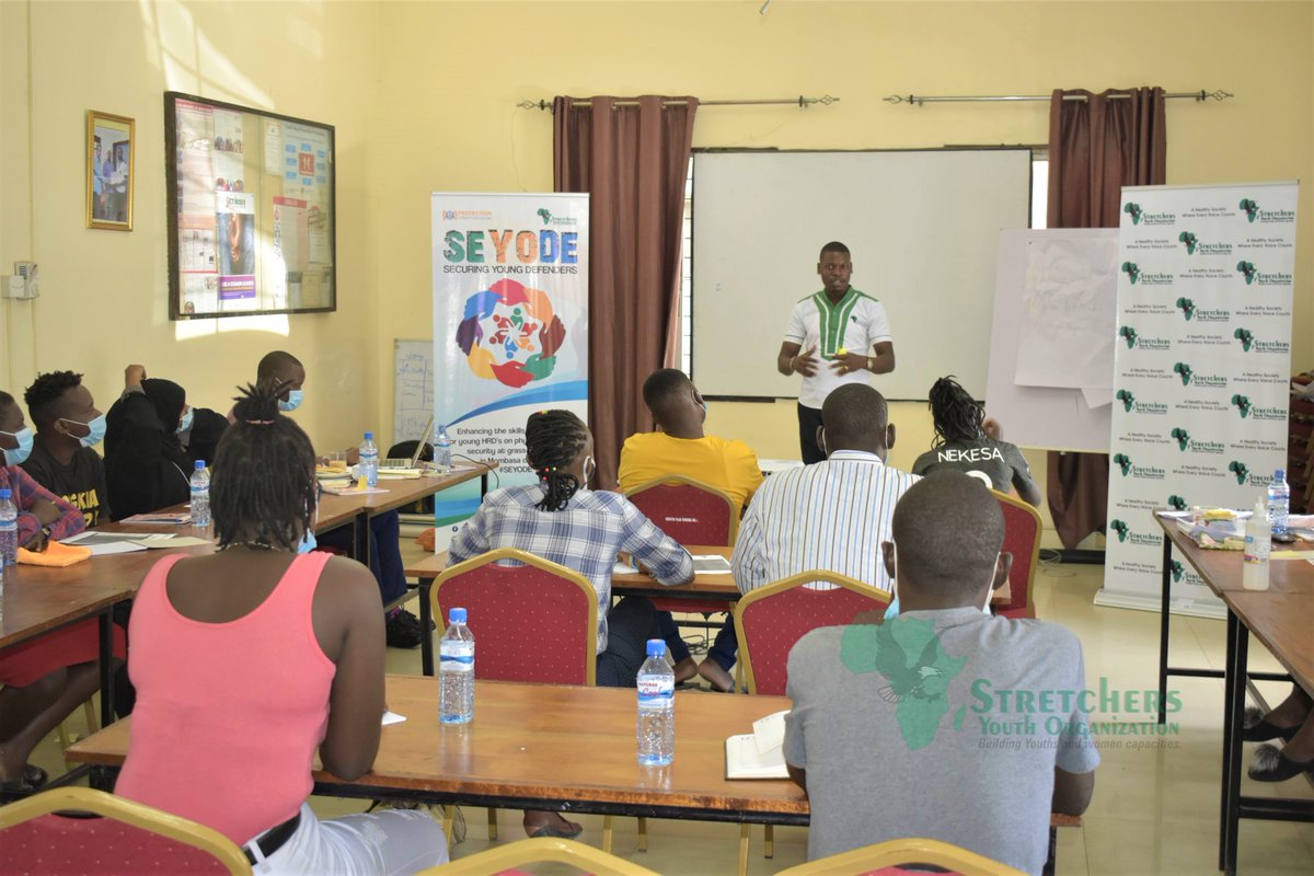 StretchersYouth's tweet photo. #SEYODE #SYOatTEN
After successful shortlisting of the young Human Rights defenders in Mombasa, @StretchersYouth is currently conducting a 3-day physical security and Human rights sensitization training for Young Human Rights defenders at Red-Cross Mombasa.
#HRDs #HumanRights https://t.co/LvRB0ErVGI