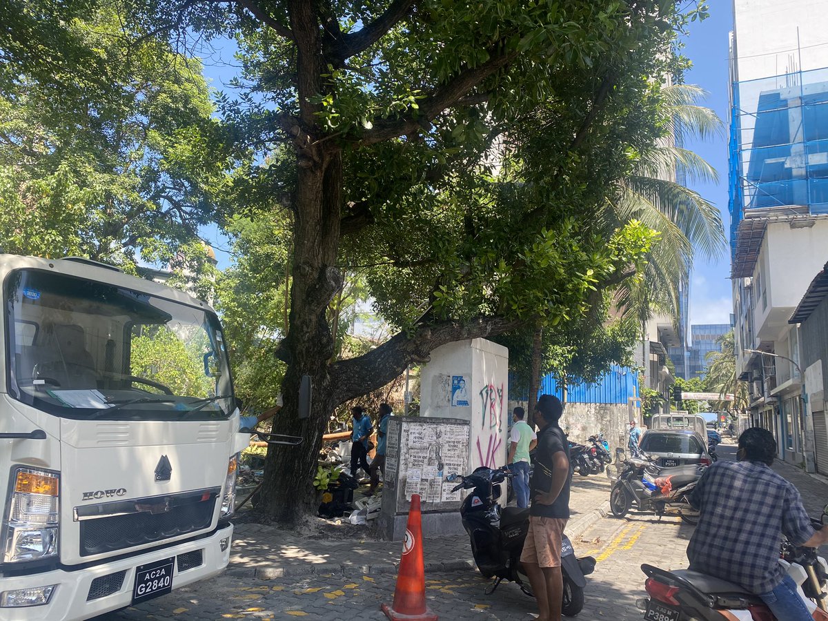TrueMandives's tweet photo. Mayor ge emme furathama project akee amilla goathi kairi parking area eh hedhun https://t.co/8CrPUiMBZI