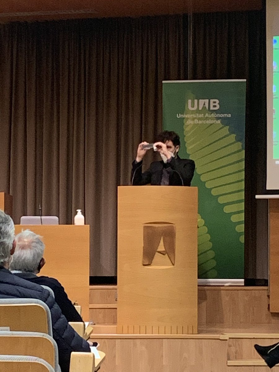 Awesome @Quinovines like a magician pulling out a sequencer from his pocket

Bacteria, antimicrobial resistance &amp; <a href="/nanopore/">Oxford Nanopore</a>