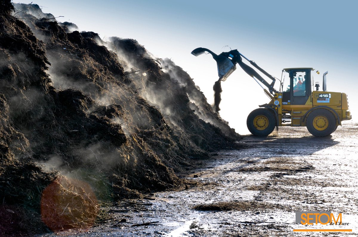 #semainedelagriculture 🌾
Le SETOM valorise 12 000 tonnes de déchets verts/an
Cet engrais naturel est ensuite revendu aux agriculteurs et professionnels du territoire. 
Une valorisation des déchets verts optimisée pour une agriculture plus respectueuse de l’environnement. 🌍🌱