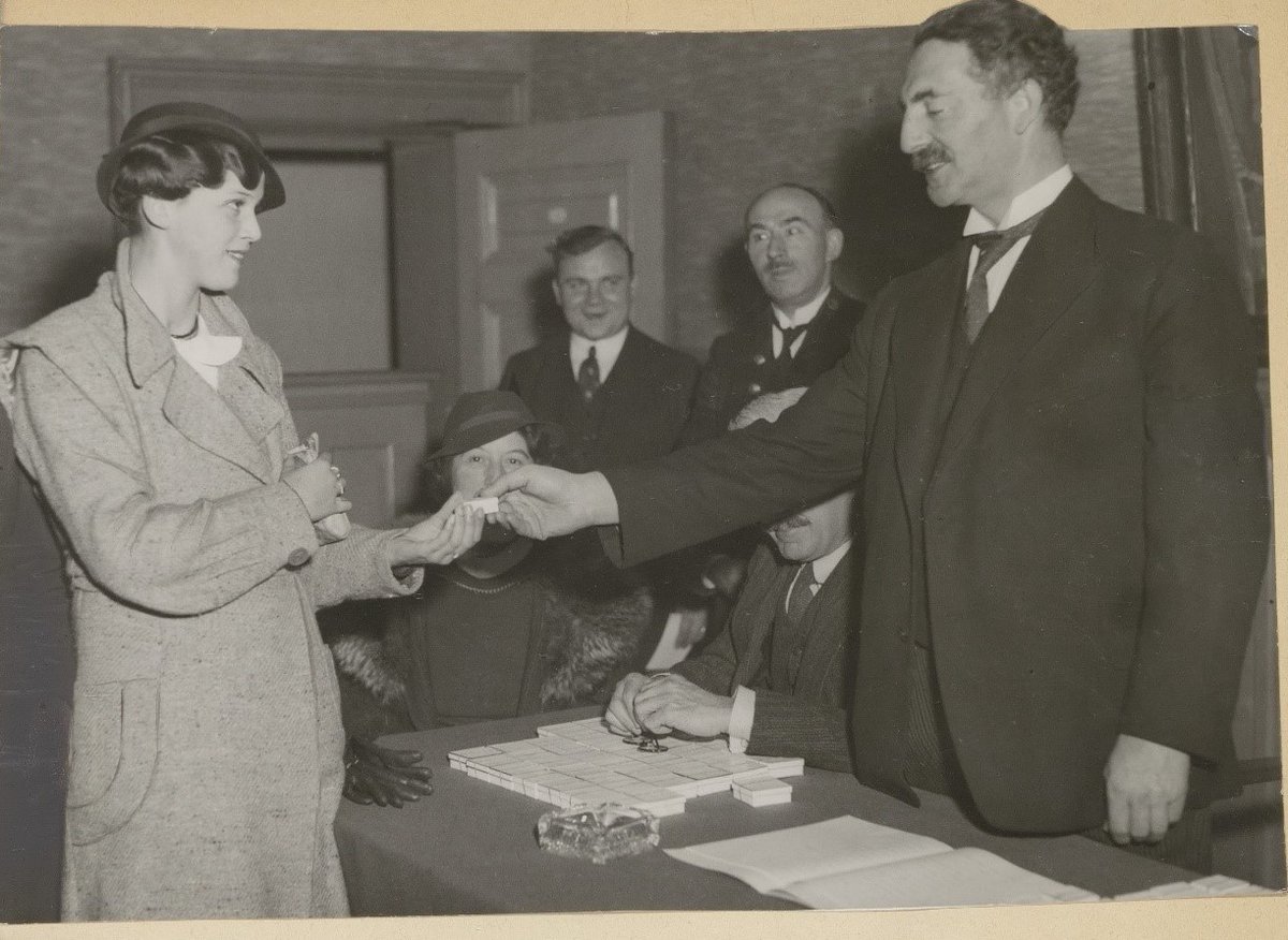 Emanuel Boekman (1889-1940) was een Joodse wethouder in onze stad en geloofde in het ‘verheffingssocialisme’: iedereen moest geraakt kunnen worden door kunst. Er is nu een prachtige, intieme voorstelling over zijn leven ❤️.

➡️ amsterdam.nl/nieuws/achterg…