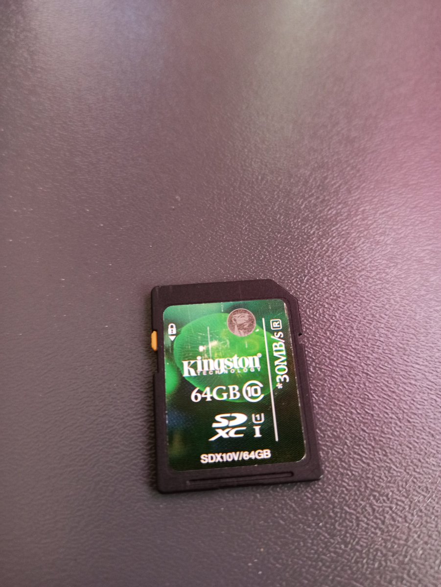 El club informa que el video resumen contra el Movistar Inter "b" no podrá realizarse al haberse perdido la tarjeta de memoria que contenía el partido. Si alguien la ha encontrado por favor se ponga en contacto con el club. Es como la de la foto, pero en rojo y pone "NFS".