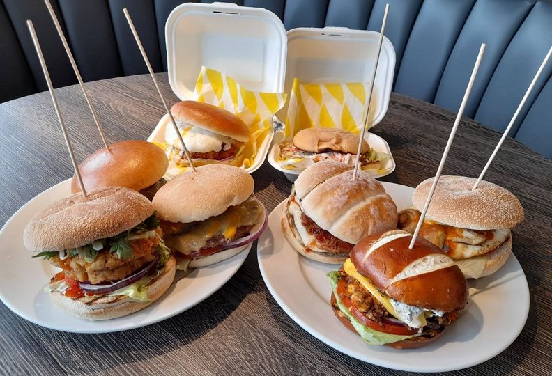 Our Fork in the Road food van is back open today with a brand NEW burger menu! 🍔🍔
The van is located next to the Tipi opposite @LPAC_Theatre 
OPEN Tuesday-Friday 12noon-10pm 😋

#burgers #newmenu #lovelincoln #WeAreLincoln