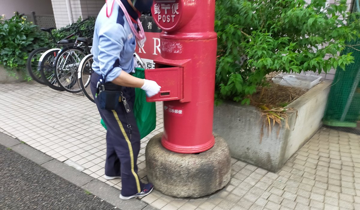 武蔵小金井で丸型郵便ポストの開くところに遭遇 So Goo なんとこの後 つづく 日本郵便 郵便局 郵便ポスト 丸型郵便ポ 21 05 18 神楽坂ねこの郵便局というなまえのお店