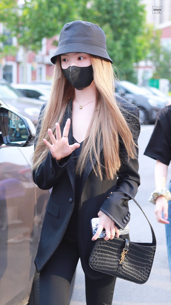 210518 一 Off work

© 璇窝丨0813陈卓璇

#陈卓璇 #ChenZhuoxuan #硬糖少女303 #BonBonGirls