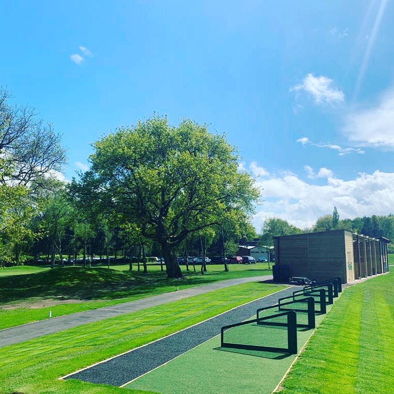 RobinHoodGC's tweet image. The open mat section of the range is looking great in sun. Thanks again to 
@CountySport 
 for supplying the high quality tee matting.