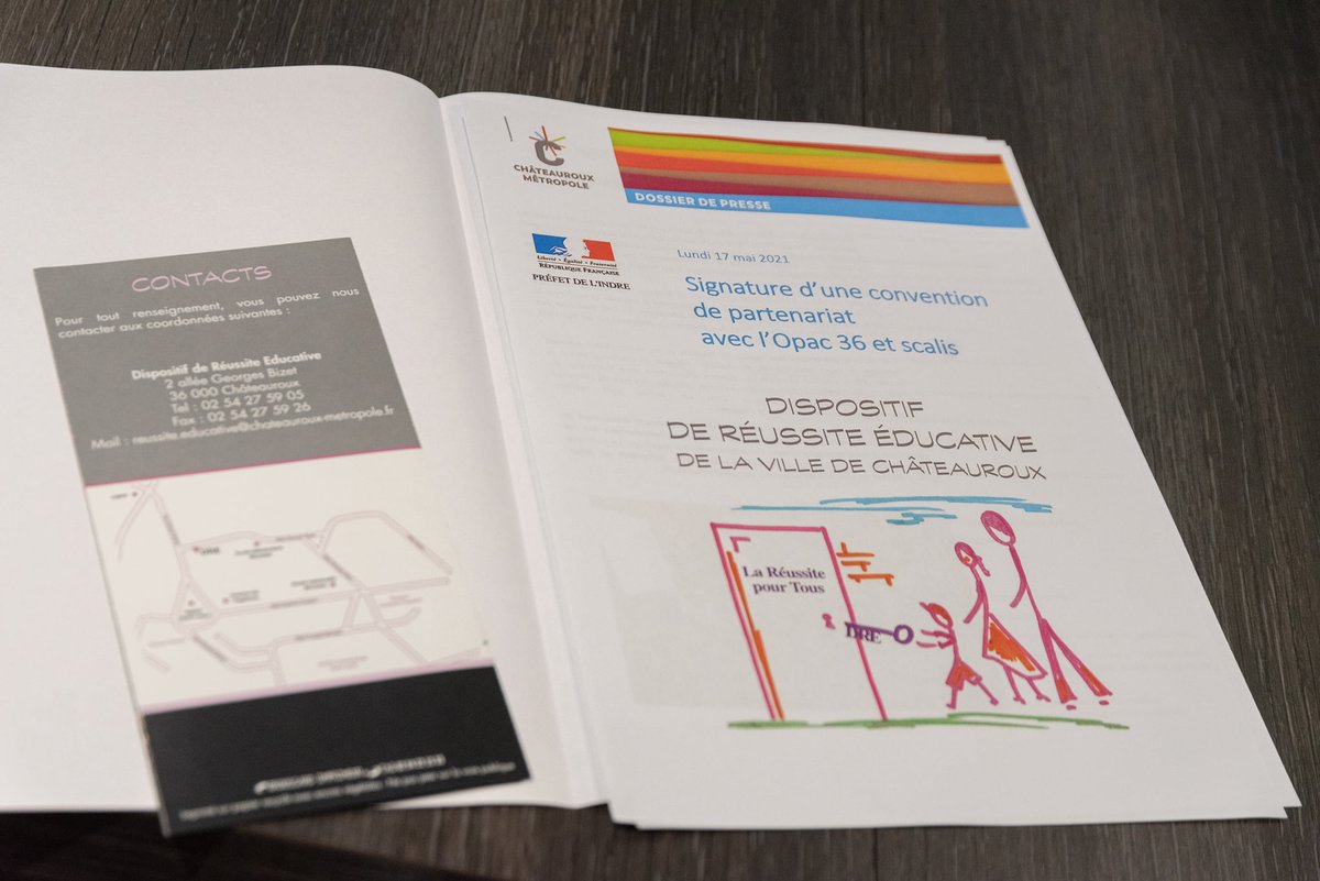 Chateauroux36's tweet photo. Dans le cadre du Dispositif de réussite éducative (#DRE), une convention a été signée hier à l’hôtel de ville avec l’#Opac36 et #Scalis. Les bailleurs ont intensifié leur collaboration en apportant une aide financière de 10000 € chacun pour les actions menées par le DRE. https://t.co/XEypgsm6Ei