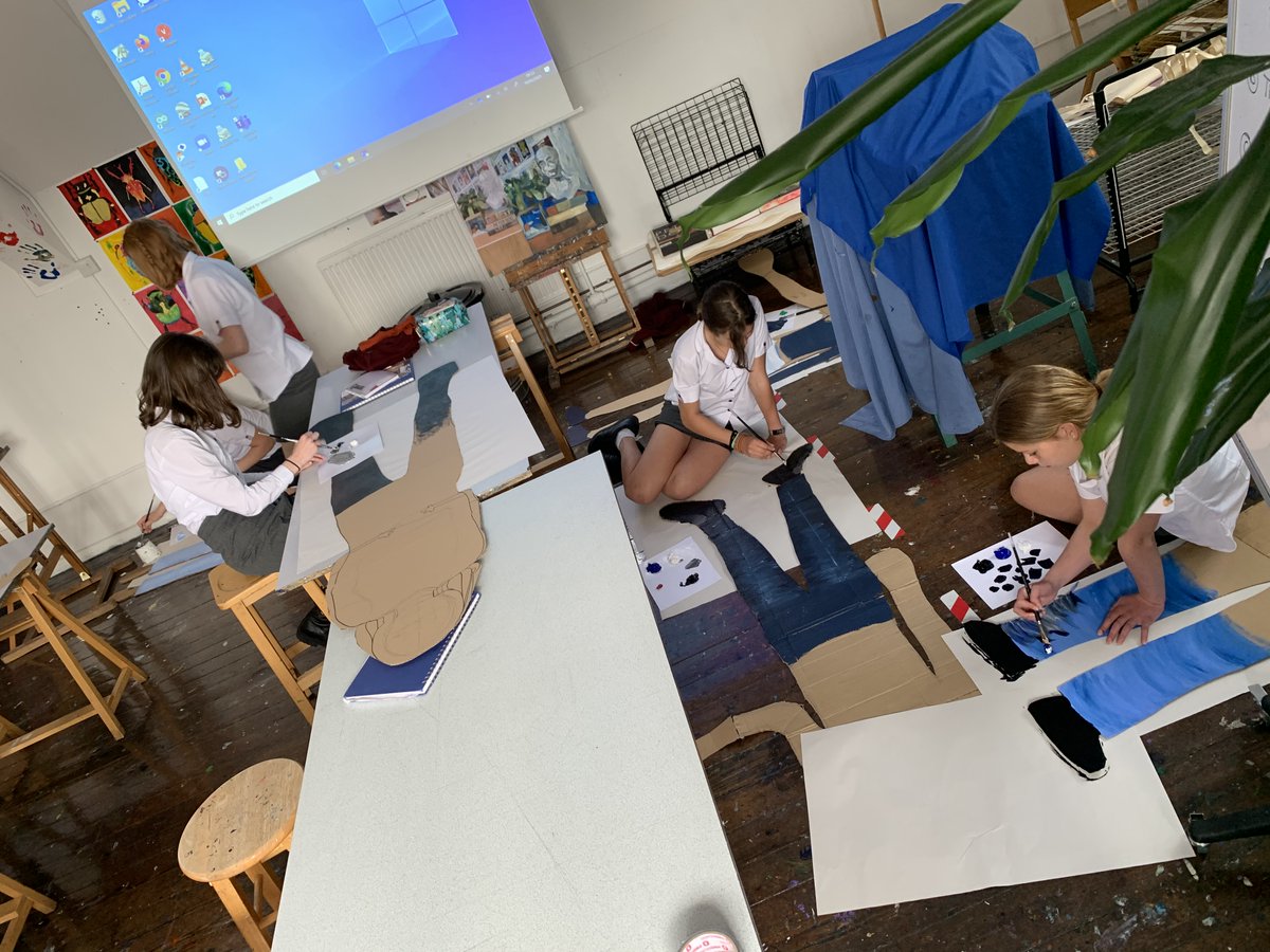 SHSKArt's tweet photo. Year 9 working on their life size self portraits!
#art #artschool #selfportrait #lifesize https://t.co/inD4p09M28