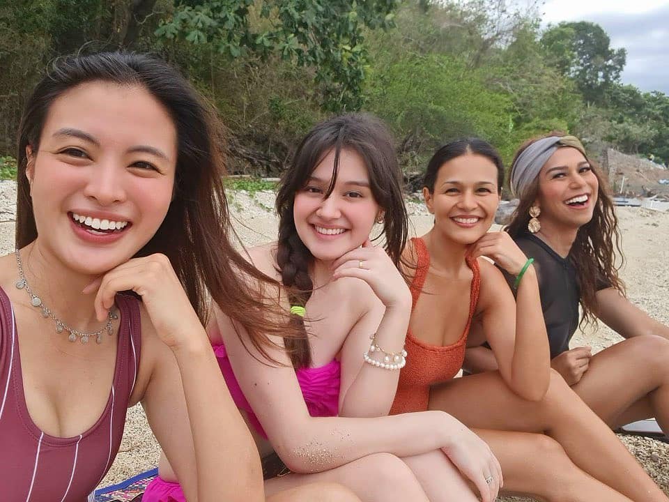 TeamKiraOFC's tweet photo. One perfect weekend spent with my loves @ayafernandez_ @kira_balinger @missizacalzado 🏖🍹🌞 Can’t wait for our next adventure, ladies ❤️

(c) @jimi.marquez https://t.co/TpfJNzAuPF