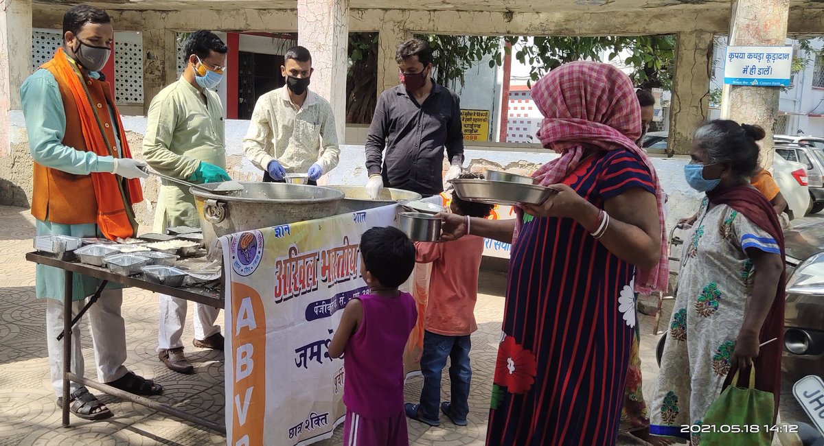 akhilsinghbjp's tweet photo. #ABVPForSociety 
#परिषद_भोजनालय 
ABVP परिषद भोजनालय लगातार जरूरतमंदों को उपलब्ध करा रहा है भोजन। @ABVPVoice @JharkhandAbvp @Abvpjamshedpur @yagywalkya @Ashutos45964232 @AshishSainram @shriniwas_hr @NikhilRanjanNR @Sujeetverma675 @abhiishekkt @RJSmitaREDFMJSR @rjabhayredfm https://t.co/M5joO6Hh2F