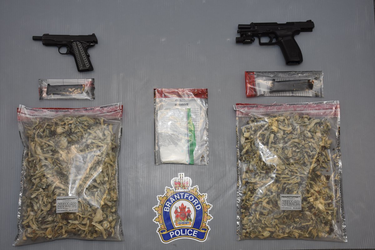 Two arrested, loaded firearms and illegal drugs seized: ow.ly/cEuF50EPg1t