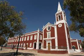 FranceMaputo's tweet photo. Mais do que nunca, celebramos hoje o Dia internacional dos Museus🏛️, lugares essenciais de valorização do património humano, já abertos em Moçambique🇲🇿 e dentro de algumas horas na França🇫🇷.
#todosunidospelacultura  #diamuseos @Albanelle82 #MuseumDay https://t.co/LzqV1Z1pOI