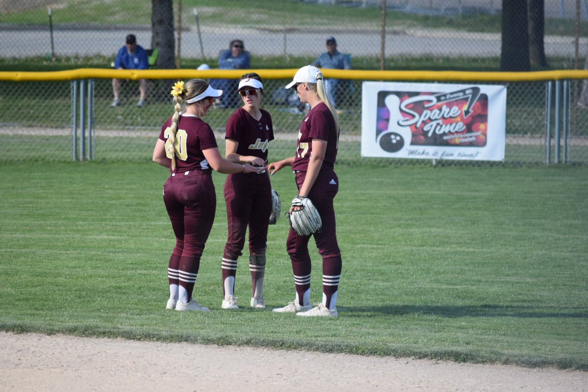 CoachVTweets's tweet photo. Didn’t end the way we wanted but gosh I’m proud of this team! The future is bright for #JetBall✈️🥎 but our sophomores and their leadership will be greatly missed! Final record 33-15 NJCAA Region 12 District A Runner-Up. @JCJets_Softball https://t.co/YLJy7ocOYz