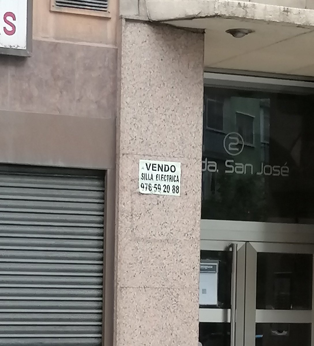 AdeAlbuxx's tweet photo. Tenía que tuitearlo 😂
Cartel en #Zaragoza, barrio #SanJose https://t.co/IoSgf1xw0F