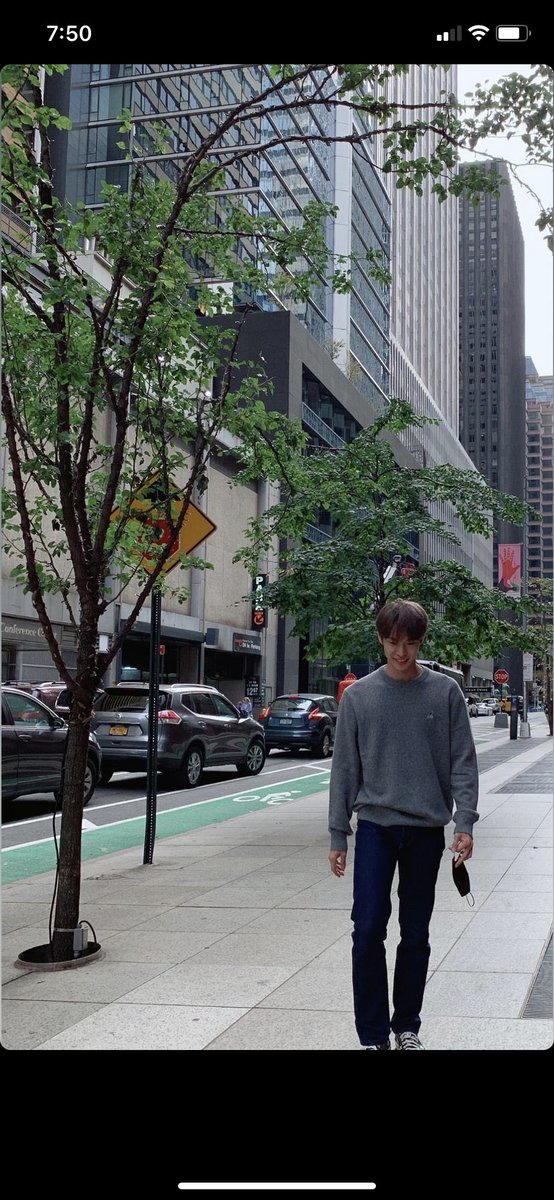 sylvs127's tweet photo. he rlly had me thinking he was in nyc right now😭 https://t.co/h7DddNYWLX