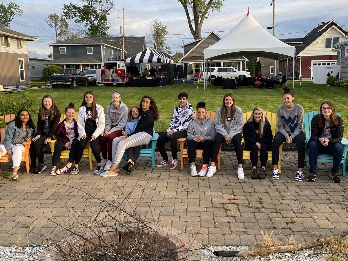 wildcats_wbb's tweet image. Special that you to the Pangborn Family &amp;amp; @HappyDogPizzaCo for hosting an awesome celebration for the 2020 &amp;amp; 2021 teams on Buckeye Lake. It was so wonderful to be together!