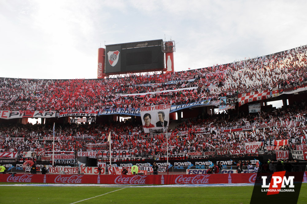 RiverLPM's tweet photo. 🔙 Se cumplen siete años de una tarde gloriosa a Monumental repleto. El equipo de Ramón goleó 5 a 0 a Quilmes y consiguió el Torneo Final 2014. https://t.co/LbA5USsSO9