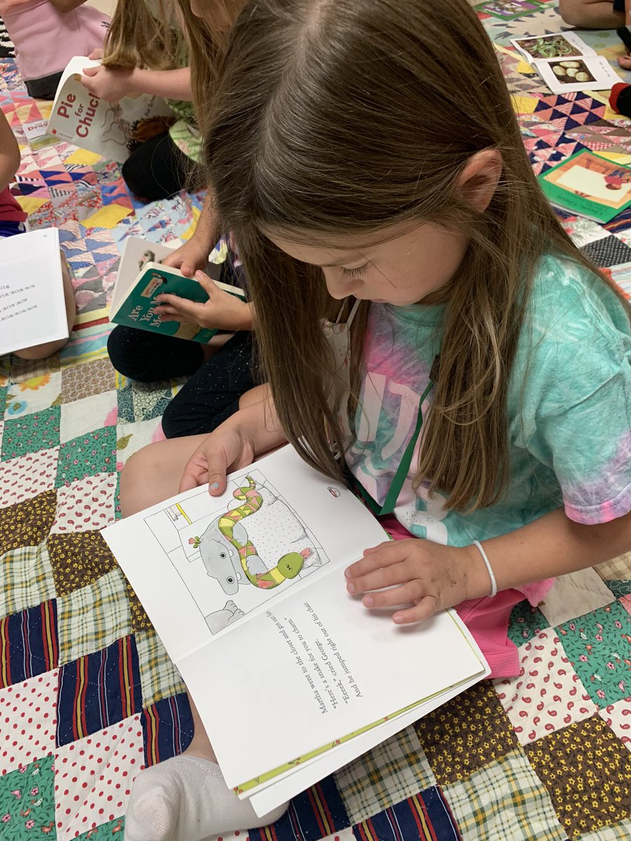 JohnstonsClass's tweet photo. Q is for Quilts! We enjoyed reading on quilts today. @WoodwayElem https://t.co/navH7TKhuf