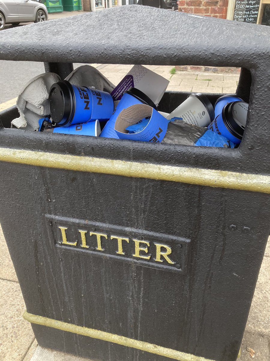 hambletonwomble's tweet photo. COFFEE CUPS! 🥤🧋
This could be nearly anywhere in the UK. 🤔
How many are we getting through in the UK alone? 😓
What can we do folks to try and improve this? I don’t want this to become the new norm 😡😓
Please help!
@CostaCoffee @Starbucks @GreggsOfficial @CaffeNero_US https://t.co/eJZ5kQJlu0