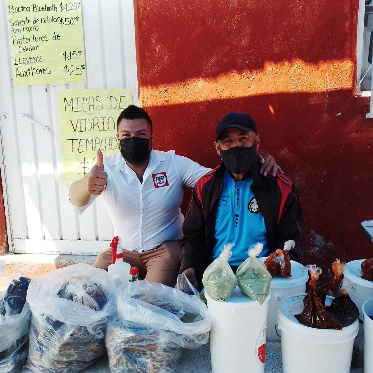 JoseDeJesusAZ's tweet photo. Recorriendo las calles siempre. 

El trabajo está en las calles, con la propuesta de apoyarte a ti y tú familia, la economía local y el bienestar en general de tu familia. 
Que nadie nos diga que es imposible.

#ContigoEsPosible 🤜🏼🤛🏼 #Zetina #DiputadoFederal Dtto 29 #VotaRSP ✓ https://t.co/Pmv5OtVF0z