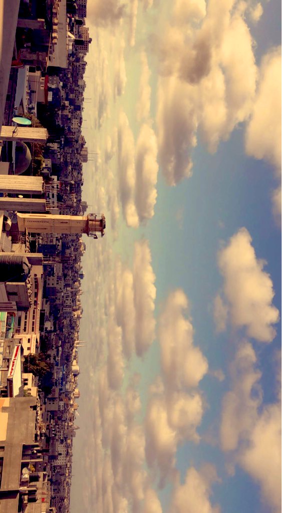 بكرة بيخلص هالكابوس وبدل الشمس بتضوى شموس
#GazaUnderAttackk 
#غزة_تحت_القصف