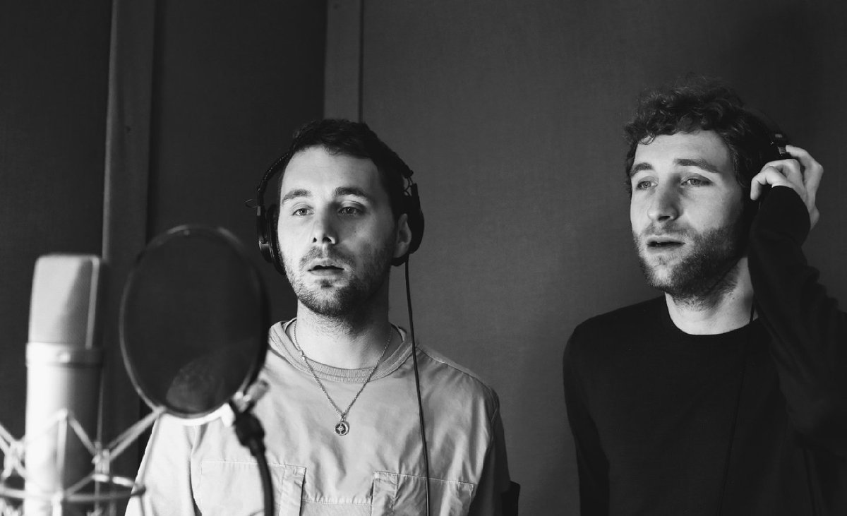 On vous prépare la version complète de "grande soeur"... Concentrés... Rdv demain soir❤️🙏