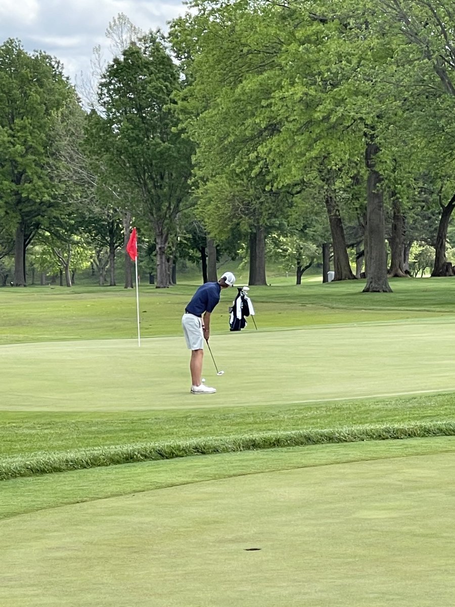 Andrew Wheatley putts his last putt of the second round to finish with an 84 for today (89 yesterday). ⛳️
