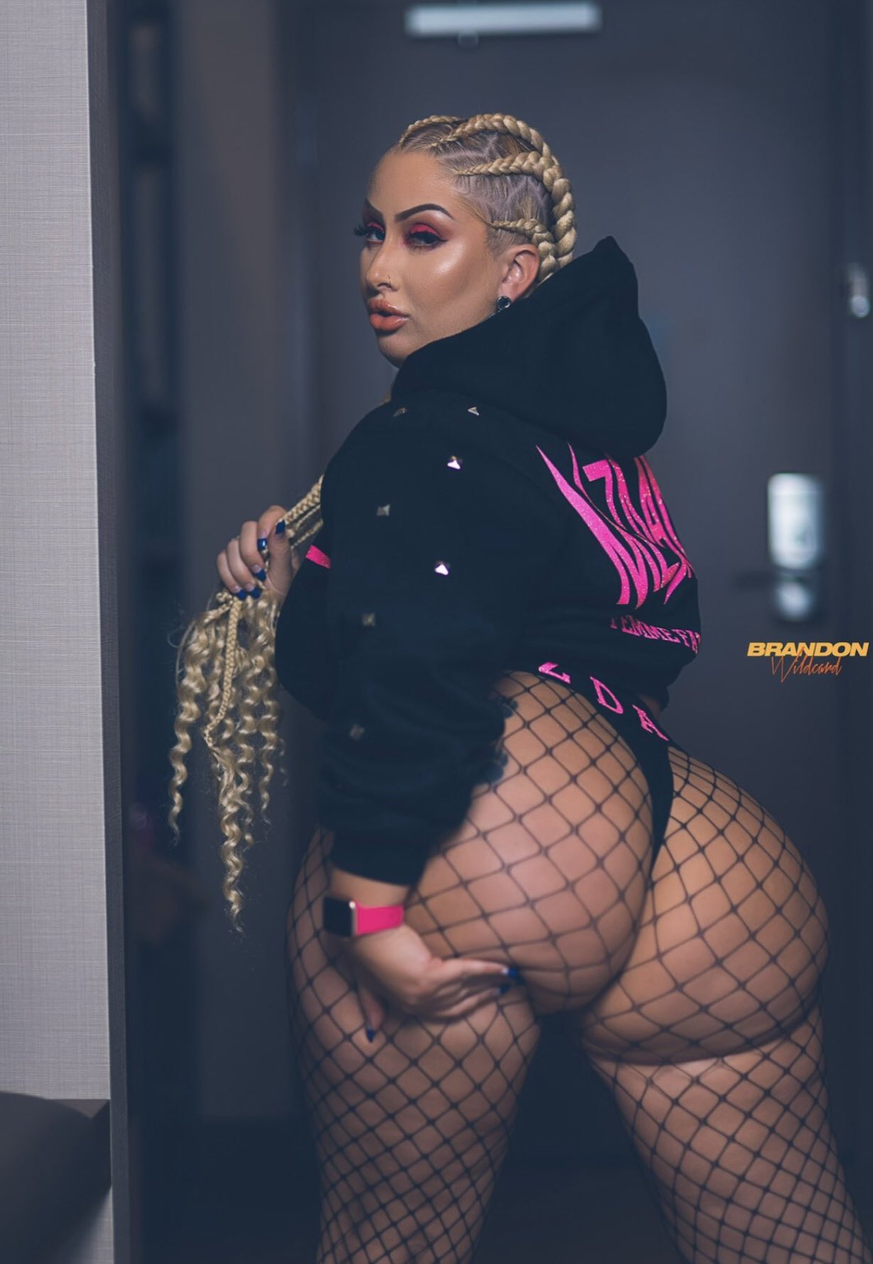 2 pic. Front or back #milf #pawg #mom #blm #thick #onionbooty #babygirl #onlyfans #whitegirl #mzdani https://t.co/gKgpzL2bHn