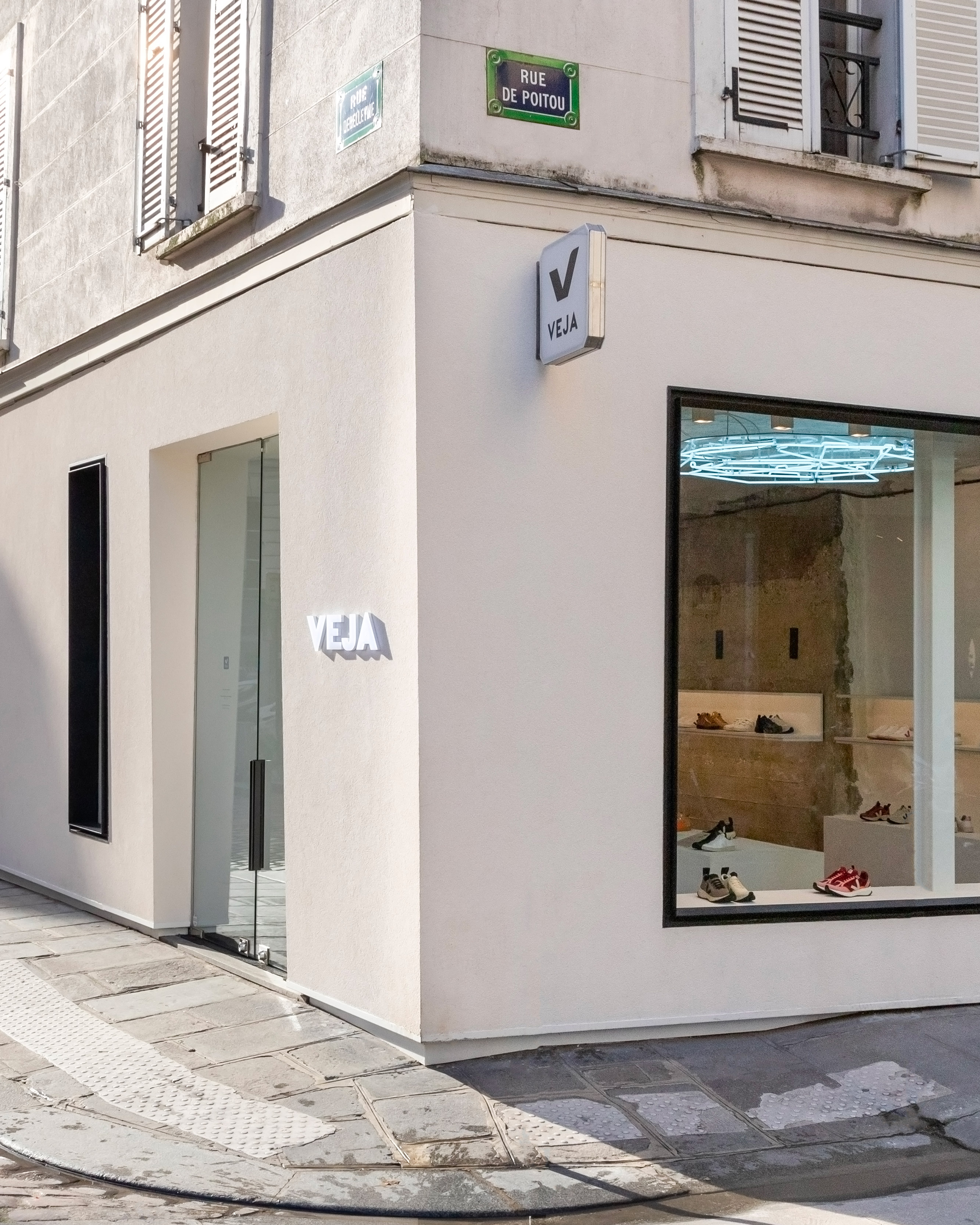 VEJA on Twitter: "➡️Retrouvez-nous à nos heures d'ouverture habituelles : 🚩 VEJA Store (15 rue de Poitou 75003 Paris) 🚩@centre_commercial (2 rue de  Marseille 75010 &amp; 9 rue Madame 75006 Paris). #veja #vejastore