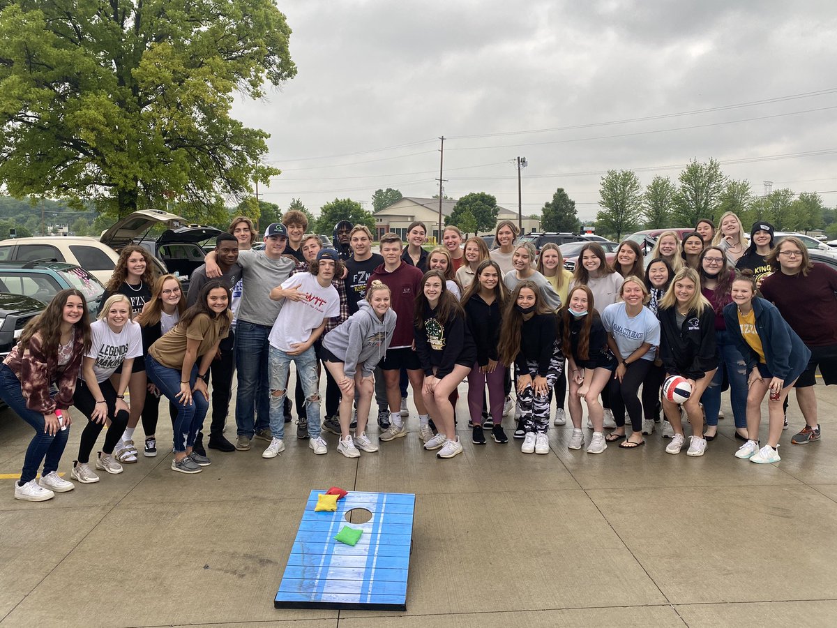 schuppylol's tweet photo. made the best of our senior prank and sorta kinda turned it into our senior sunrise! we’re happy we are able to participate in some fun things to end our senior year! #2021 @FZNPrincipal https://t.co/O0Z6511IjI