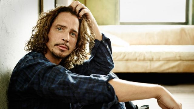 rockandpop's tweet photo. Hace 4 años en un día como hoy falleció #ChrisCornell uno de los músicos más importantes del último tiempo y uno de los arquitectos del #grunge. @Macahansen recuerda su legado a esta hora de la mañana y puedes escucharlo aquí --> https://t.co/q0uQAy1LE1 https://t.co/41CsKZHzsf
