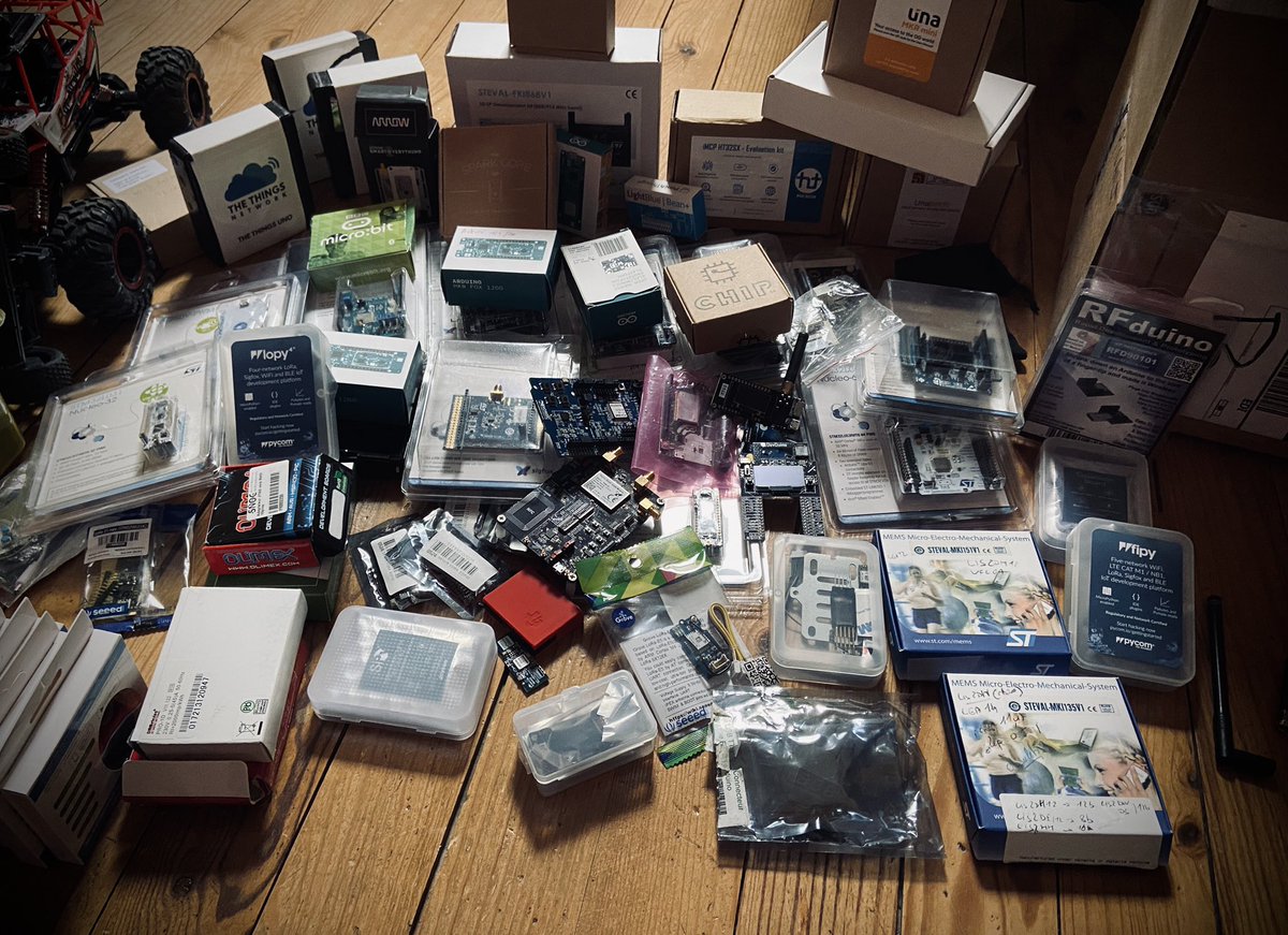disk_91's tweet image. When @khrys63 ask me if i have a #LoRaWan of #Sigfox devkit to share. Call me aliexpress !! (Arduino &amp;amp; rpi are stored elsewhere)