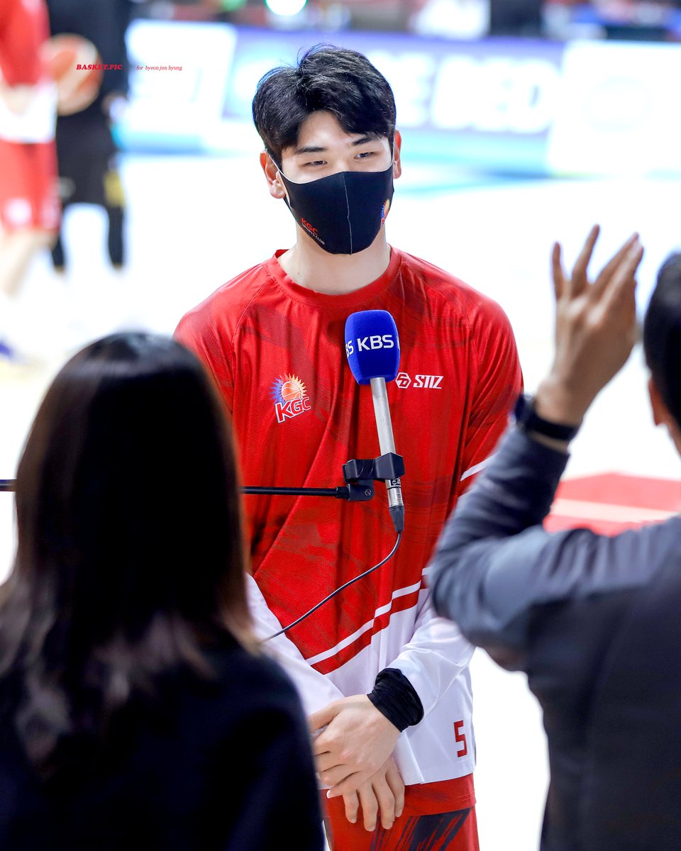 basketpic_'s tweet photo. 🎤🎤🎤
#안양KGC #안양KGC인삼공사 #변준형 #변준형PIC https://t.co/3sYpQS64aM