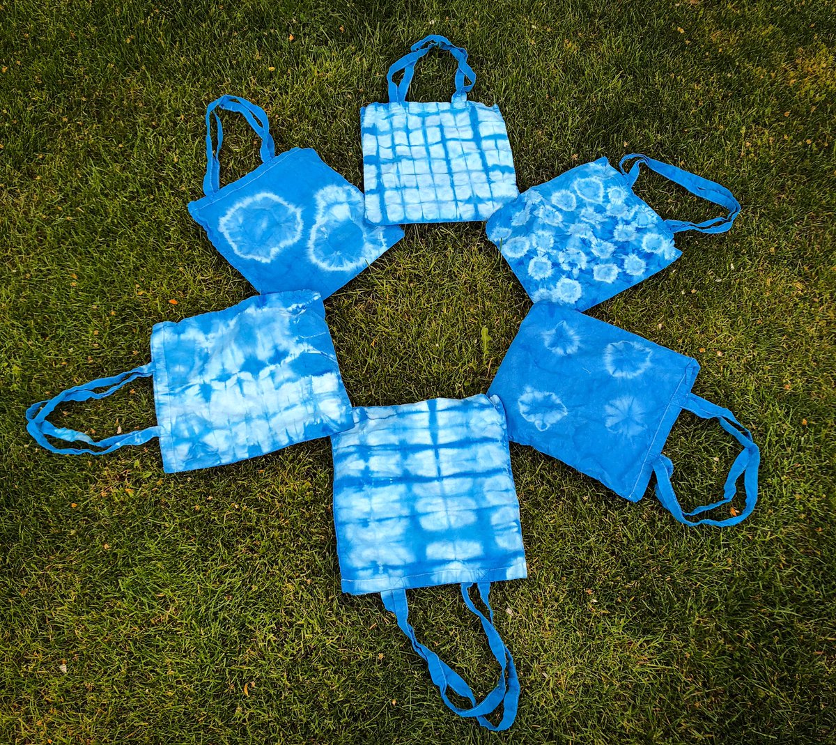 The first round of Shibori inspired bags by students in Crafts &amp; Design are done! Second round will be dyed this Thursday! 🤩#lfleadstheway #lakeforestillinois #lakebluffillinois #arteducation #3Ddesign #traditionalcraft #3Dart #fiberart