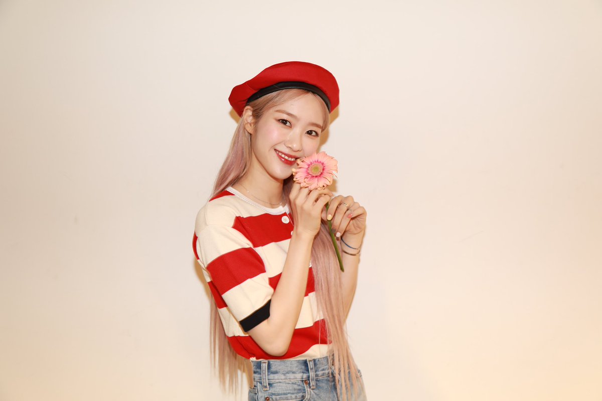 WM_OHMYGIRL tweet picture