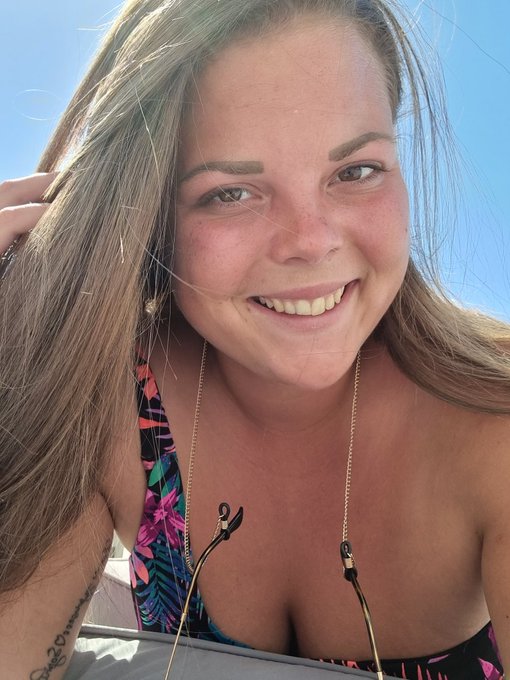 Ich schulde euch noch ein Bild oder? 🙈 (so ganz ohne Stoff 😛)  Kommentiert mal mit Ja wenn ich richtig<a href="/tag/cute"class="tags"><span>#cute</span></a><a href="/tag/kiss"class="tags"><span>#kiss</span></a><a href="/tag/brownhair"class="tags"><span>#brownhair</span></a><a href="/tag/haveaniceday"class="tags"><span>#haveaniceday</span></a><a href="/tag/locken"class="tags"><span>#locken</span></a>