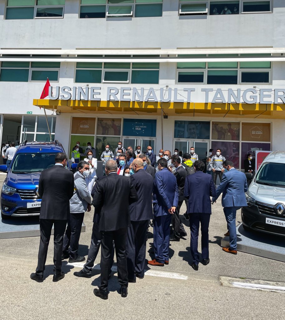 iliass zkara 🎗 (@iliasszk) on Twitter photo Désormais, Renault fait revivre l’appellation Express avec deux nouveaux modèles. <a href="/MyHafidElalamy/">Moulay Hafid Elalamy</a> au volant aujourd’hui d’une voiture iconique et 1er véhicule de la marque fabriqué au Maroc. #RenaultExpress #Renaulution Désormais, Renault fait revivre l’appellation Express avec deux nouveaux modèles. <a href="/MyHafidElalamy/">Moulay Hafid Elalamy</a> au volant aujourd’hui d’une voiture iconique et 1er véhicule de la marque fabriqué au Maroc. #RenaultExpress #Renaulution