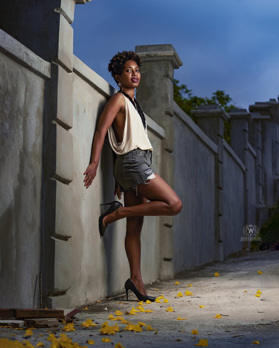 wme876's tweet photo. What you see is what you get📸💯
#whiteheadmediaent #portrait #jamaicanphotographer #outdoorportraits https://t.co/f1Aq7Bfd0g