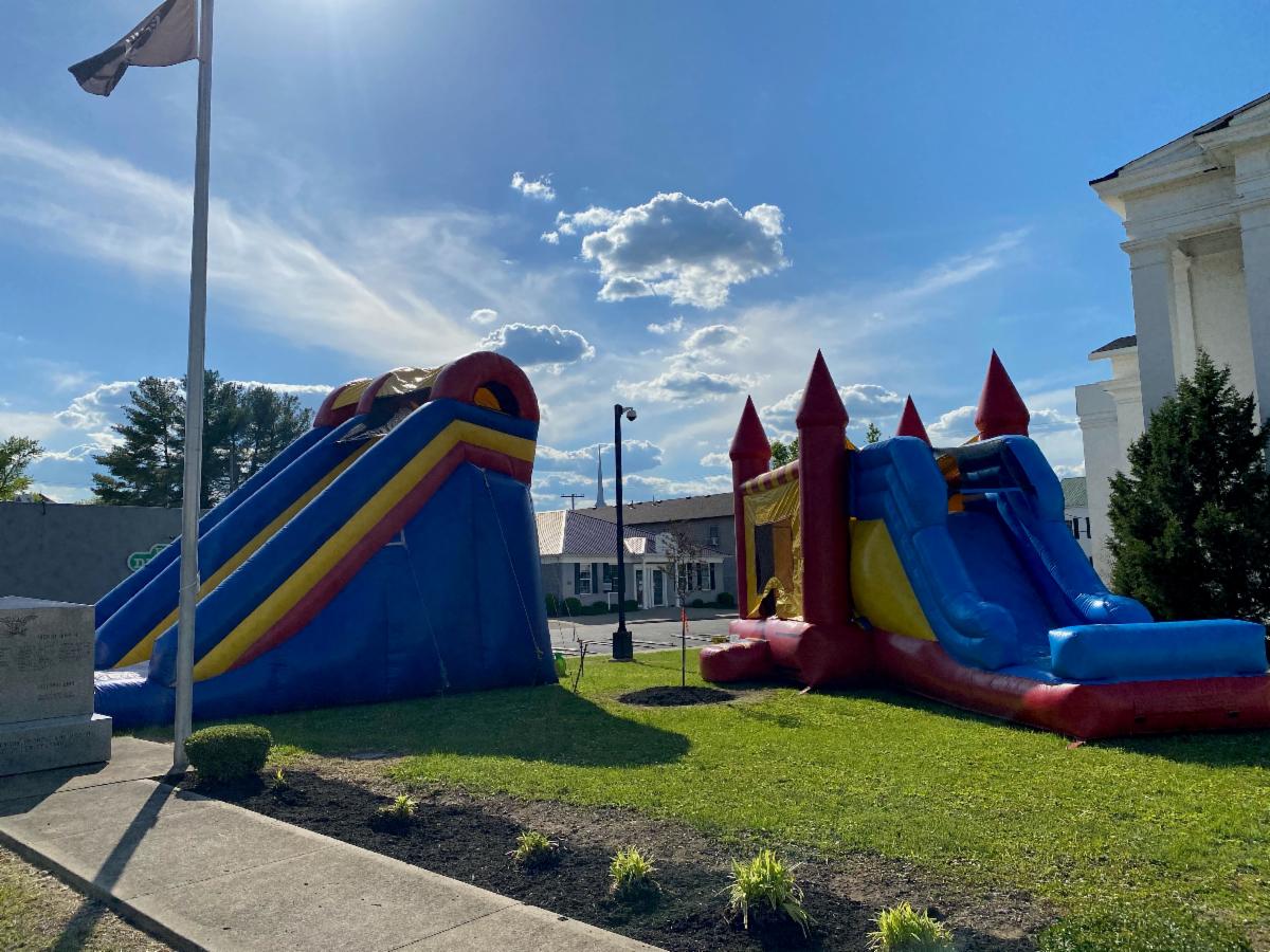 BybEvent's tweet image. Call to schedule your next event with an 18ft Slide or our popular Balloon Combo. We deliver! #BYBEventServices #CameraReady