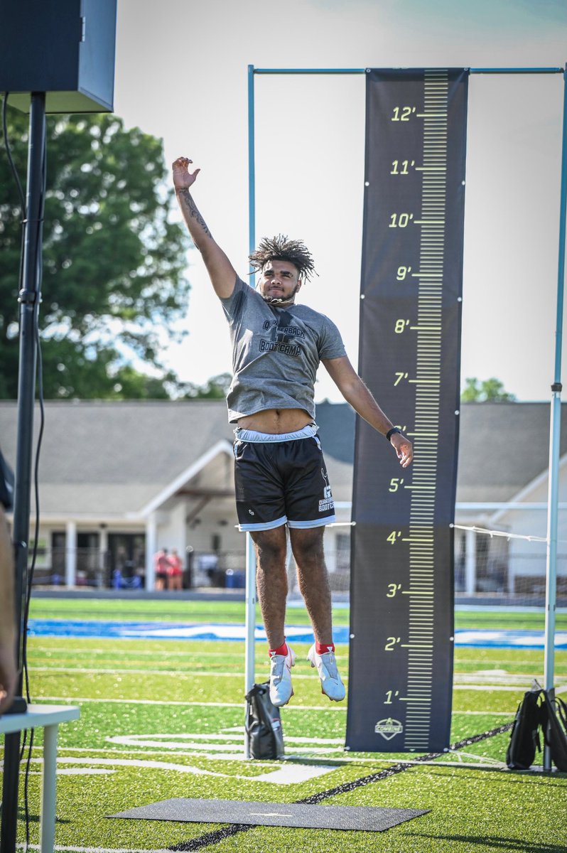 This past weekend we had our partners @aris_training come out and put our QB Bootcamp to the test. This partnership has shown some amazing progress in our athletes and we are excited to continue to work hand in hand. #G7