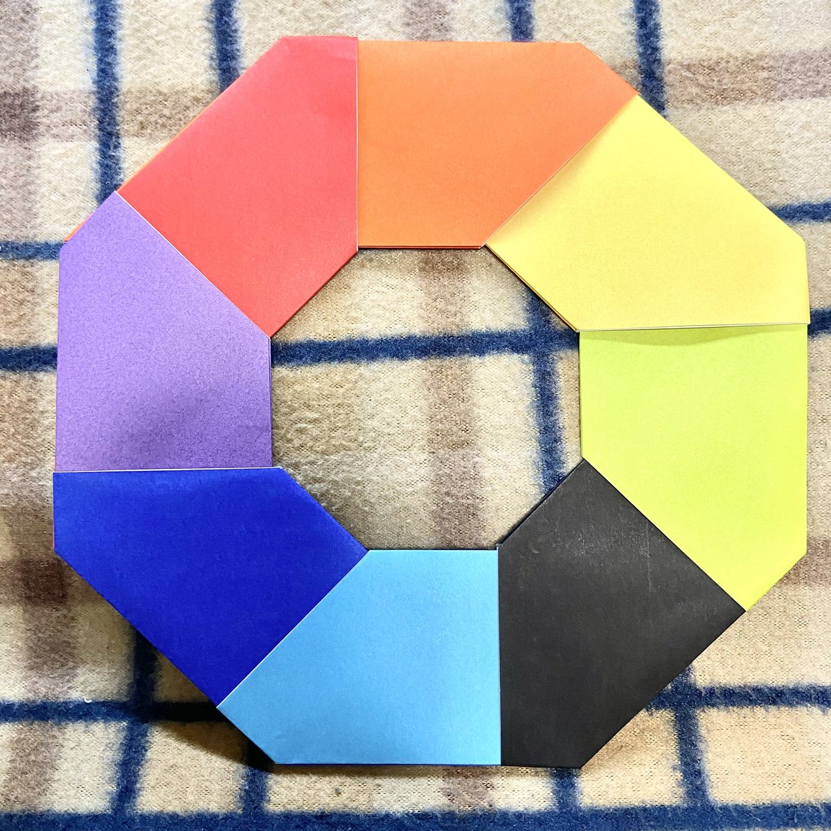 はく米 手裏剣 1枚目は2枚使った普通の手裏剣 2 3枚目は8枚使った変形手裏剣 久しぶりの折り紙楽しい