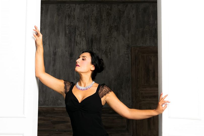 carmelaremigio's tweet photo. Sono felicissima di tornare al #FestivaldellaValledItria coronando così un progetto artistico pluriennale davvero eterogeneo! Dopo #Armida nel Rinaldo, #Ecuba e #AriannaANasso canterò nel ruolo del titolo della #Griselda di Scarlatti in scena il 24, 29 luglio e il 1 agosto. https://t.co/hXwfb0HGA3