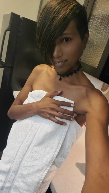 1 pic. Towel on...or off ? https://t.co/batdrOJJCu