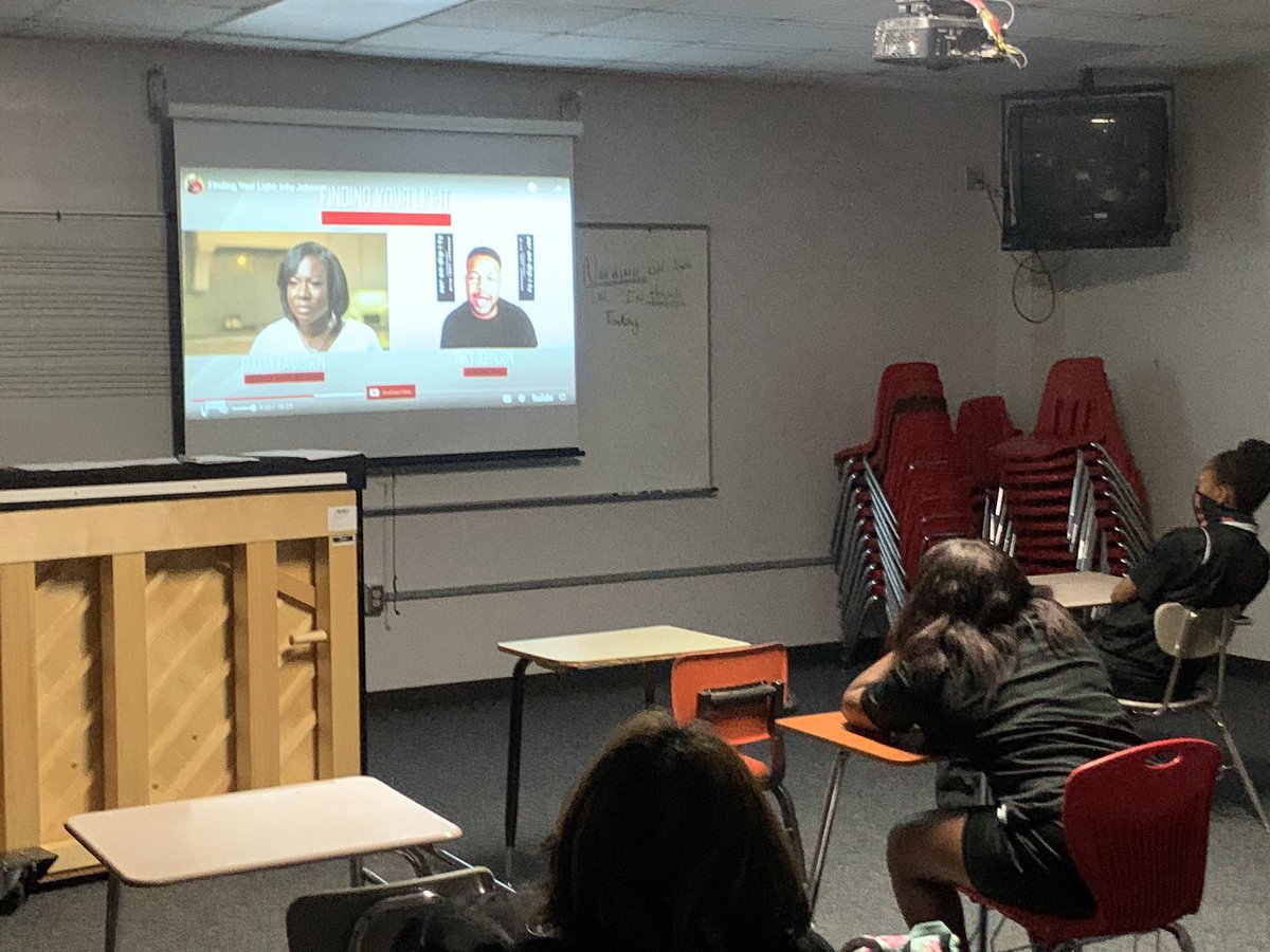 AHS_GirlsBB's tweet photo. Thank you @RuqayyaGibson & @inkyjohnson for motivating, inspiring and helping us continue to grow as a program! Character matters, especially in the face of adversity! “People burn out b/c they forget their WHY!” What’s your transcending WHY? ❤️🖤#ALLIN https://t.co/I1axlVGdfK