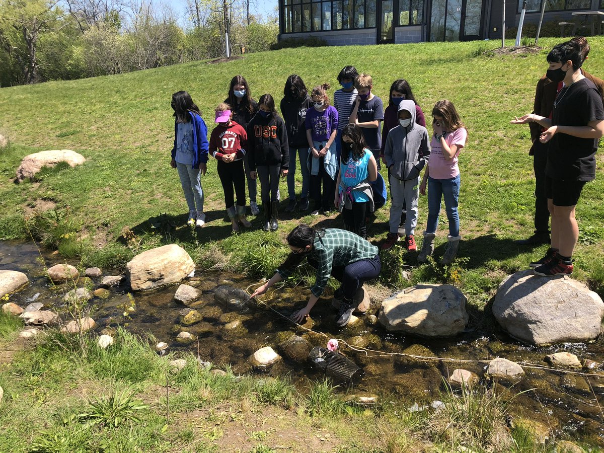 parkschoolbflo's tweet image. Thank you to Senior ASE students for teaching our Grades 5 and 6 students how to manage the invasive crayfish mitigation project. It takes a community to design, implement, and sustain these efforts! #AlwaysLeading #ActiveLearning #SolvingRealProblems