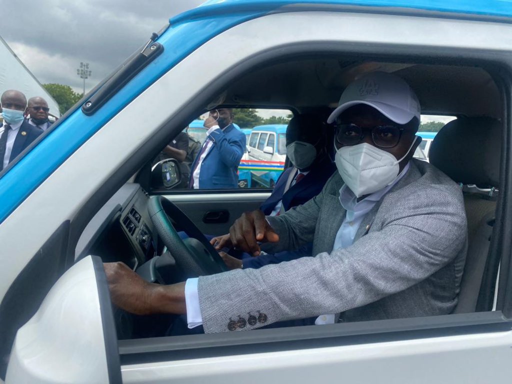 Lenzy_1's tweet photo. Governor @jidesanwoolu has launched the Lagos Assembled First and Last Mile (FLM) Bus Scheme at The Sports Ground, Lagos House Ikeja. This is following the restriction of the operations of tricycles and motorcycles in 6 LGAs and 9 LCDAs in the state. @followlasg https://t.co/LPeh75ijUT
