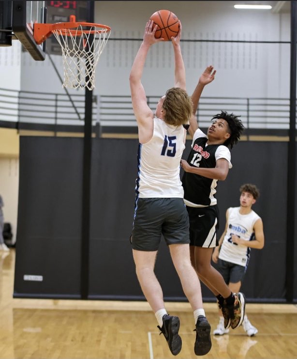 2022 big man Nick Henry (Cal) put together four solid games on the Prep Hoops Circuit. Against Dayton Elite, Henry posted 15 pts, 8 rebounds and 3 blocks. Henry made 5/6 free throws to help MBA/Lakeshore come from behind and get the win .