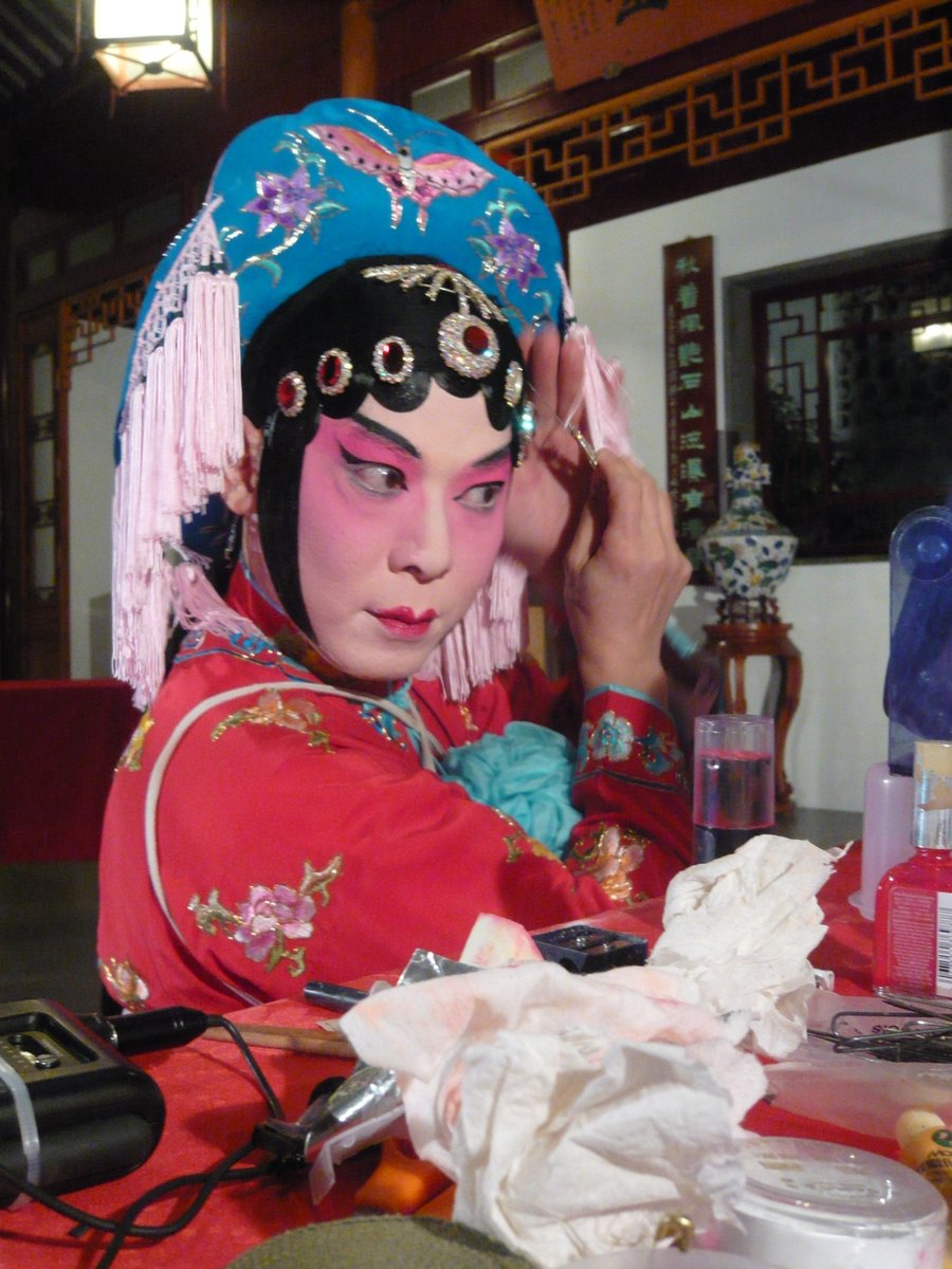 Check out the gender-bending transformation William Lau undergoes to bring his Chinese operatic dance as part of CelebrAsian  May 30th 7pm EDT Free Ticket: eventbrite.ca/e/celebrasian-…
Pls RT
#ChineseCulture #AsianHeritageMonth #SouthAsianHeritageMonth #ottawachinatown