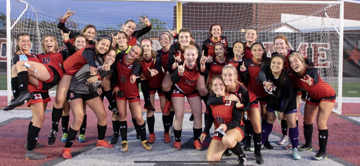 rog905's tweet image. Congrats to our @interfcchicago #redhawkunited , Ciara Bridges, who was among the honorees on this night- Marist Senior Night 2021! What a Goldilocks of a night for an cruising’ 7-1 victory vs Providence Catholic. Sky’s the limit Ciara!
