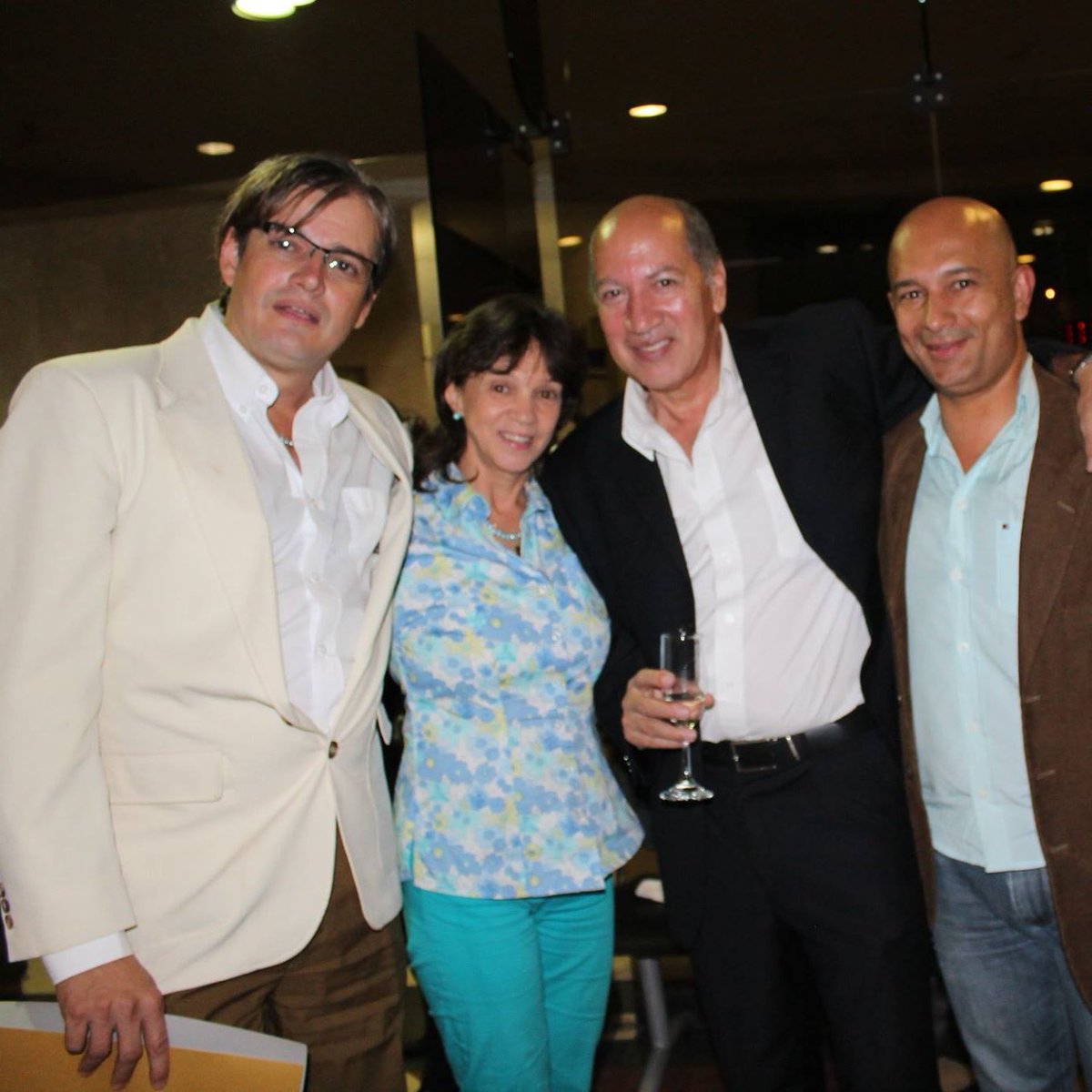 Elhombrecreador's tweet image. HOLLYWOOD no puede creer que Edgar Montenegro, un colombiano del Departamento de Nariño gane 12 años seguidos el Campeonato de Karate de Estados Unidos y se interesa por grabar la pelicula de su vida con Debut Actoral y canciones de Paco de America, compositor acreditado TELEVISA